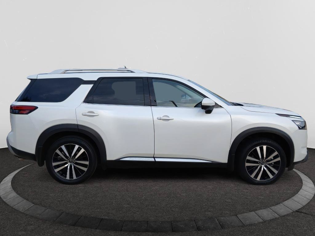 Used 2025 Nissan Pathfinder Platinum FWD image 8