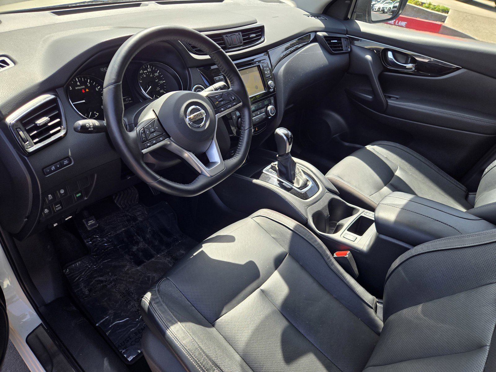 Used 2017 Nissan Rogue Sport SL w/ SL Premium Package image 10