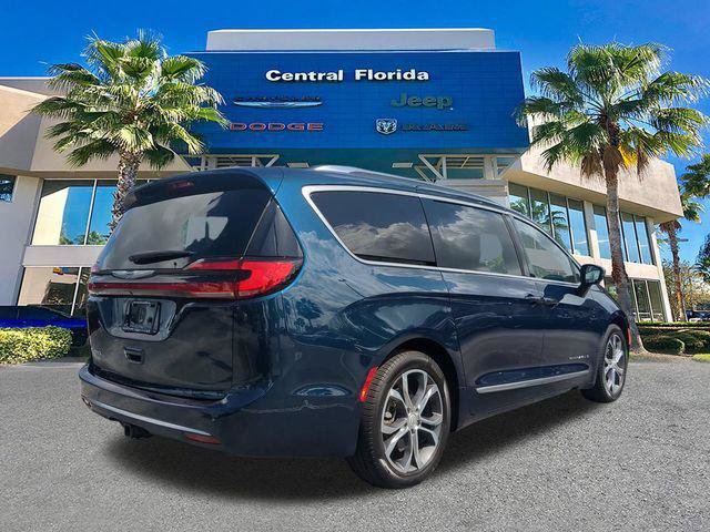 Certified 2025 Chrysler Pacifica Pinnacle w/ Trailer Tow Group FWD image 5