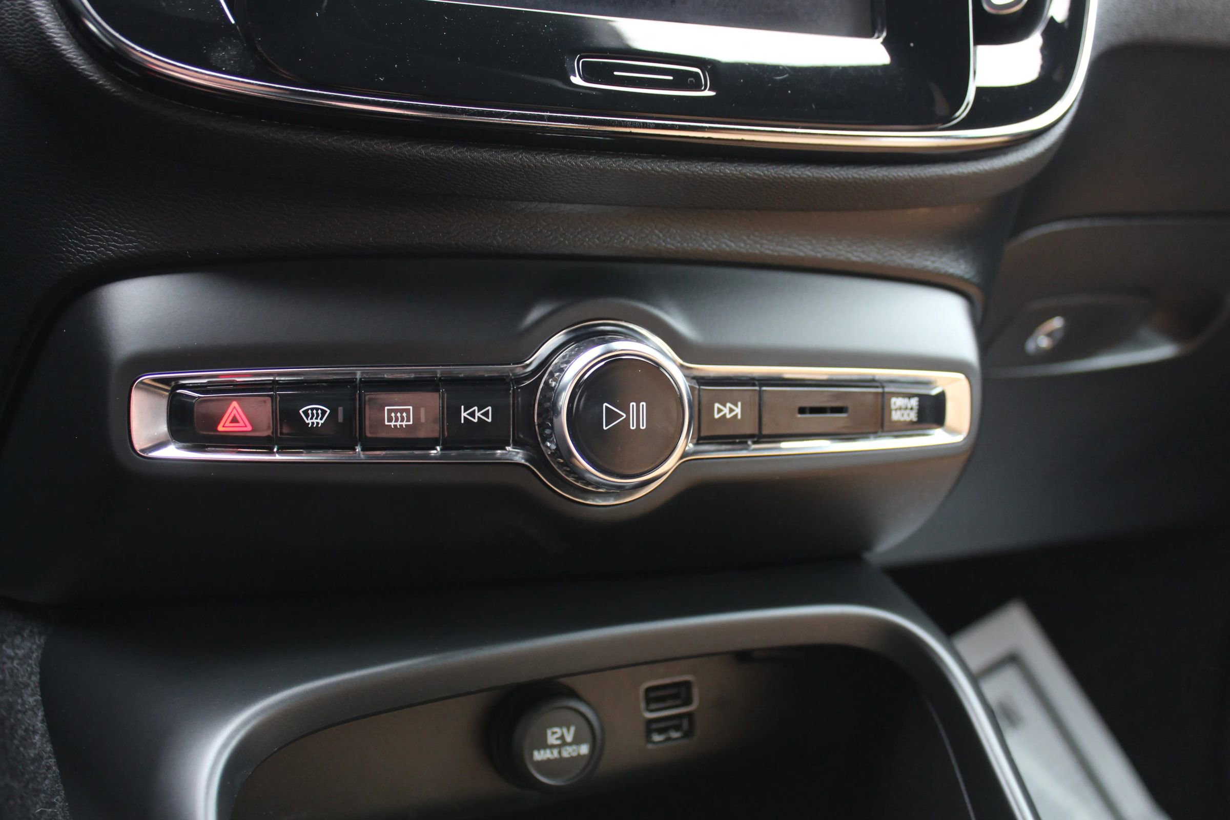 Used 2019 Volvo XC40 T5 Momentum image 29