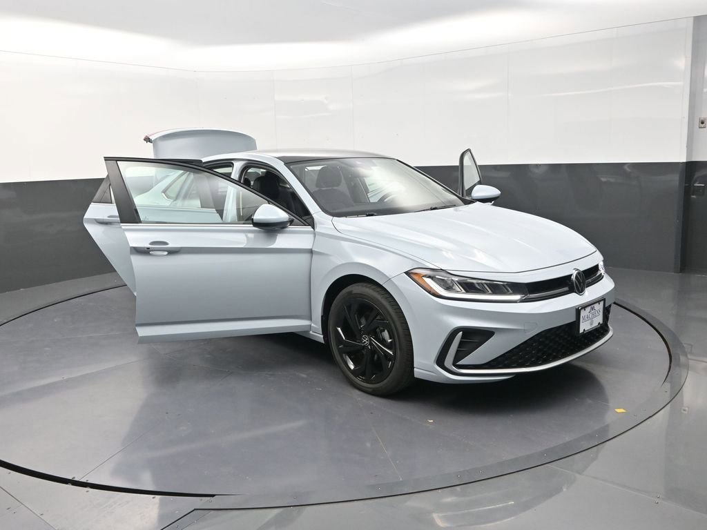 New 2026 Volkswagen Jetta SE image 28