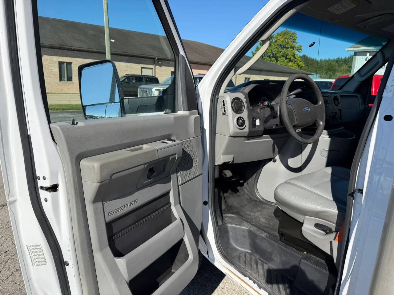Used 2019 Ford E-350 and Econoline 350 Super Duty w/ Power Windows & Locks Group RWD image 9