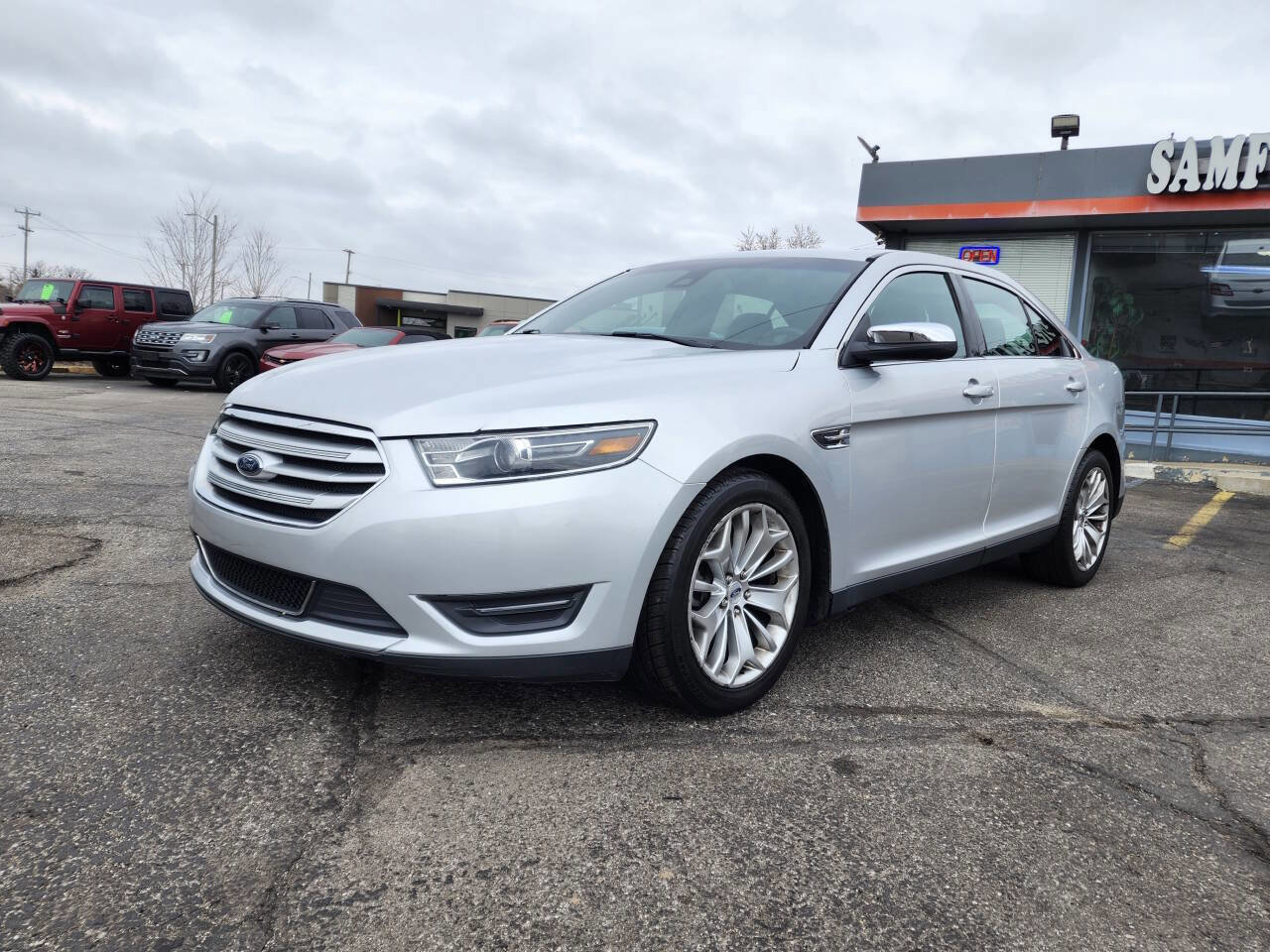 Used 2019 Ford Taurus Limited image 2