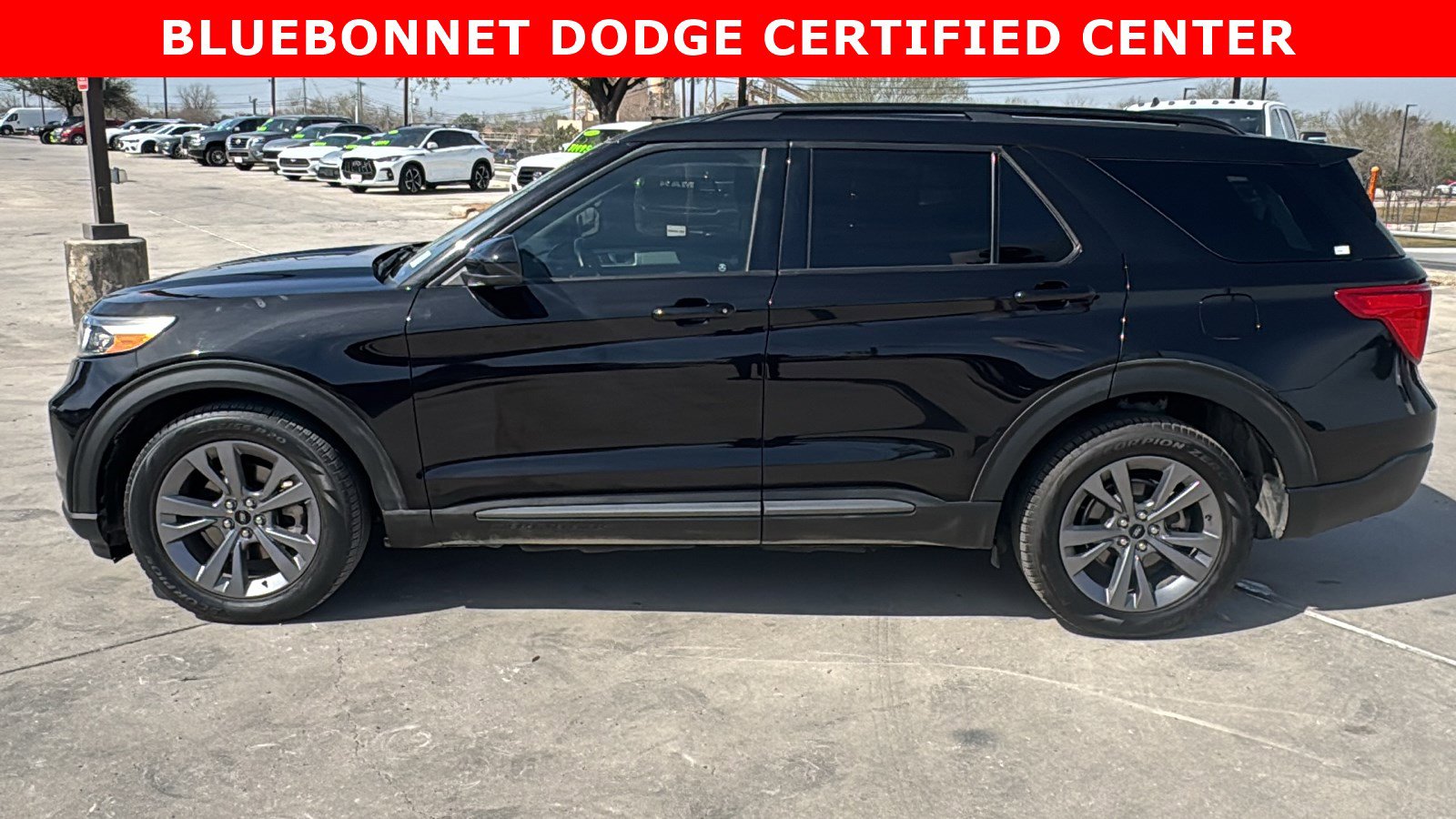 Used 2022 Ford Explorer XLT w/ Equipment Group 202A image 8