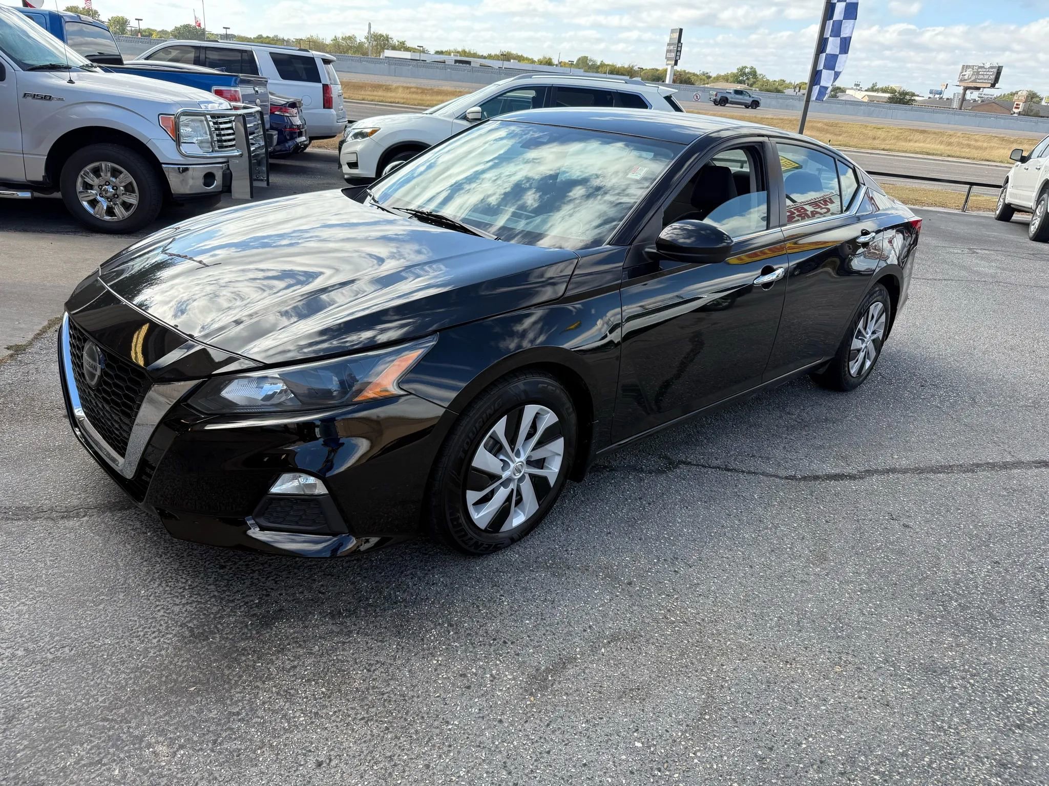 Used 2022 Nissan Altima 2.5 S FWD image 1