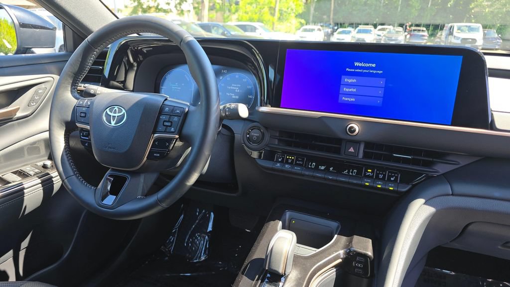 Used 2025 Toyota Crown Signia AWD/4WD image 11