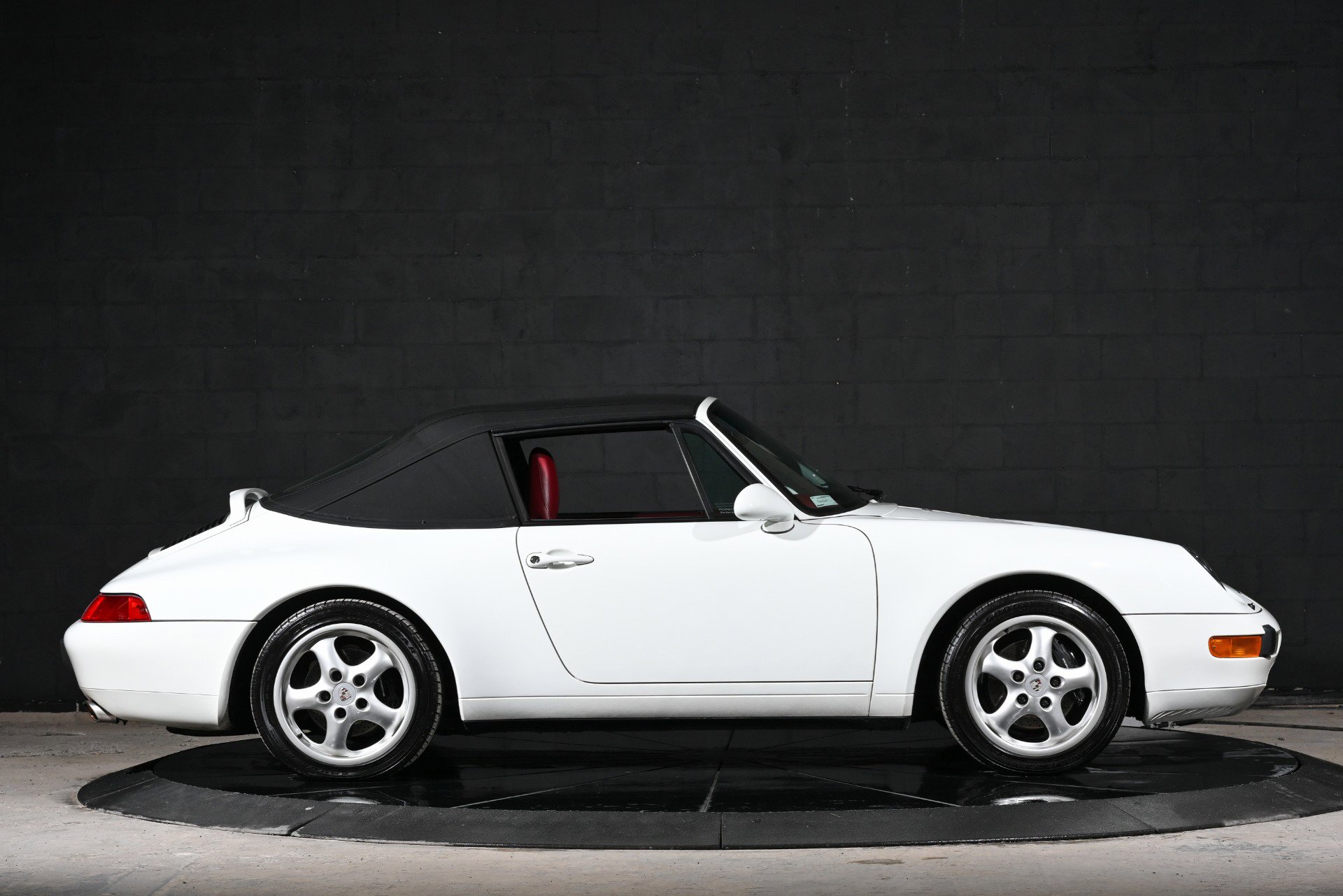 Used 1996 Porsche 911 Carrera image 2