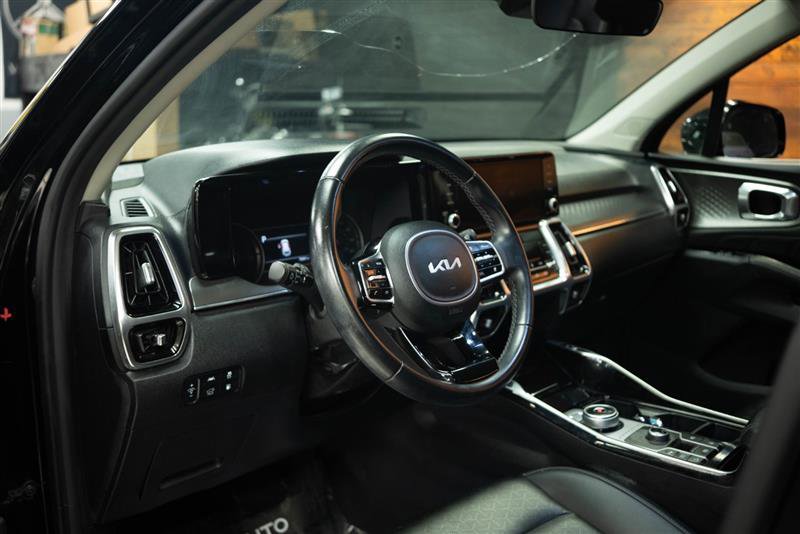 Used 2022 Kia Sorento SX w/ Panoramic Sunroof Package image 11