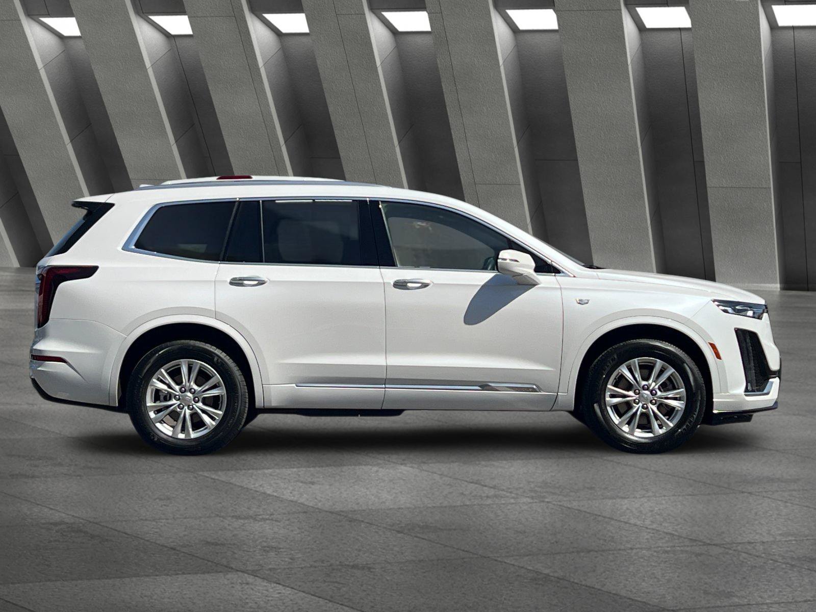 Certified 2025 Cadillac XT6 Luxury FWD image 3