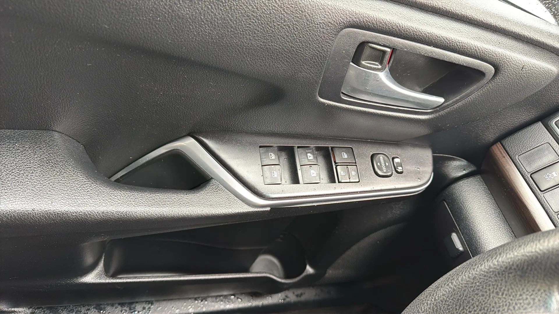 Used 2015 Toyota Camry LE FWD image 22