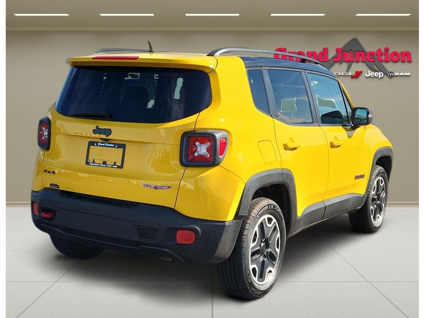 Used 2015 Jeep Renegade Trailhawk w/ Popular Equipment Group AWD/4WD image 3