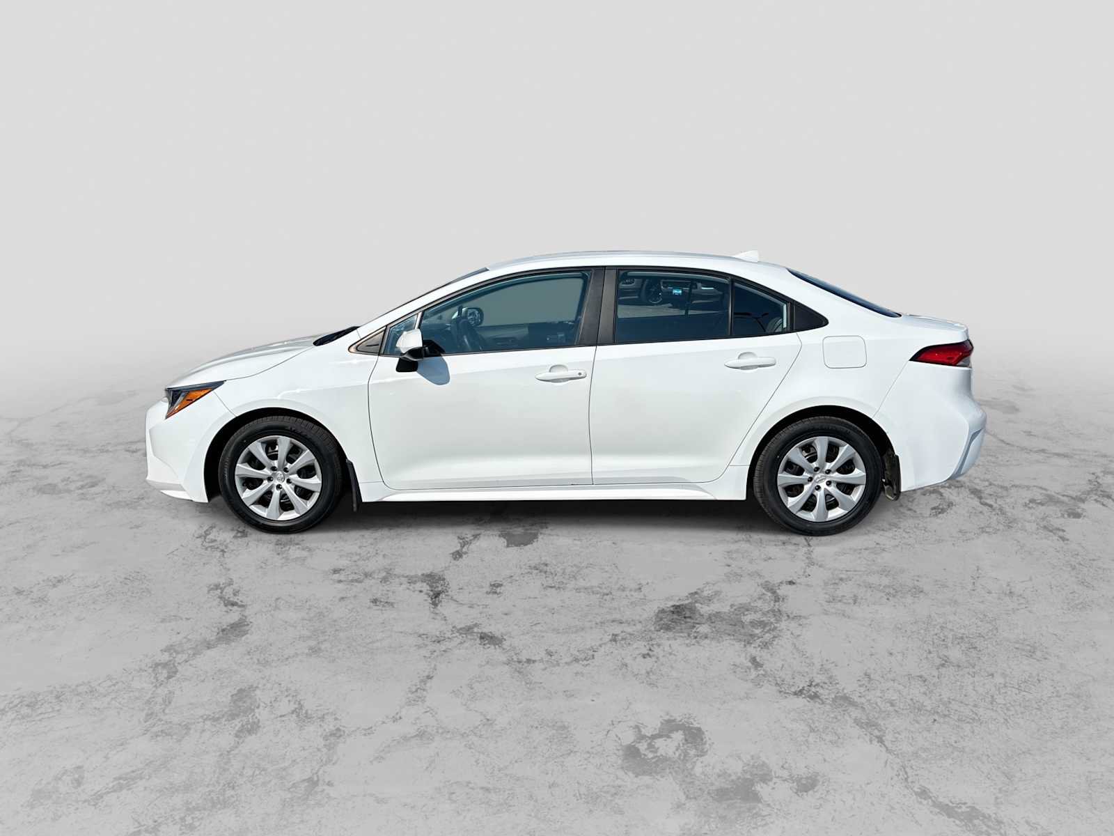Used 2024 Toyota Corolla LE FWD image 5
