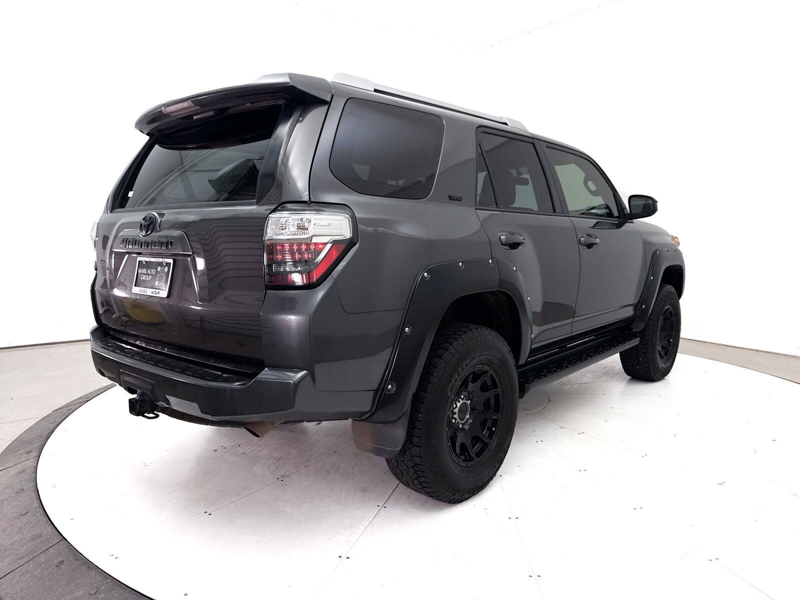 Used 2018 Toyota 4Runner SR5 AWD/4WD image 13