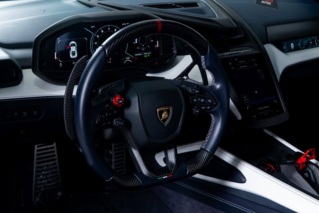 Used 2024 Lamborghini Revuelto image 39