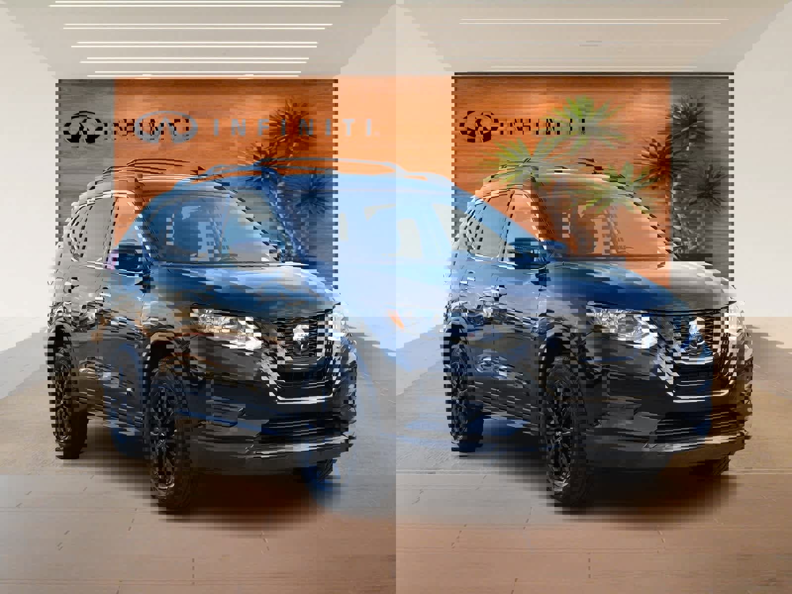 Used 2018 Nissan Rogue SV image 3