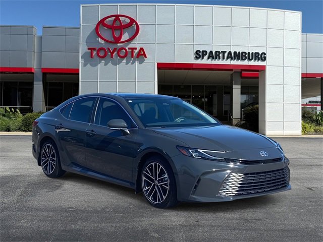Used 2025 Toyota Camry XLE image 1