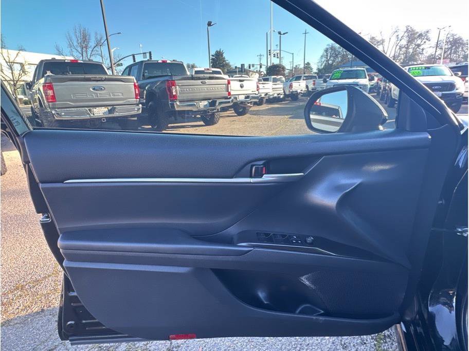 Used 2022 Toyota Camry SE image 15