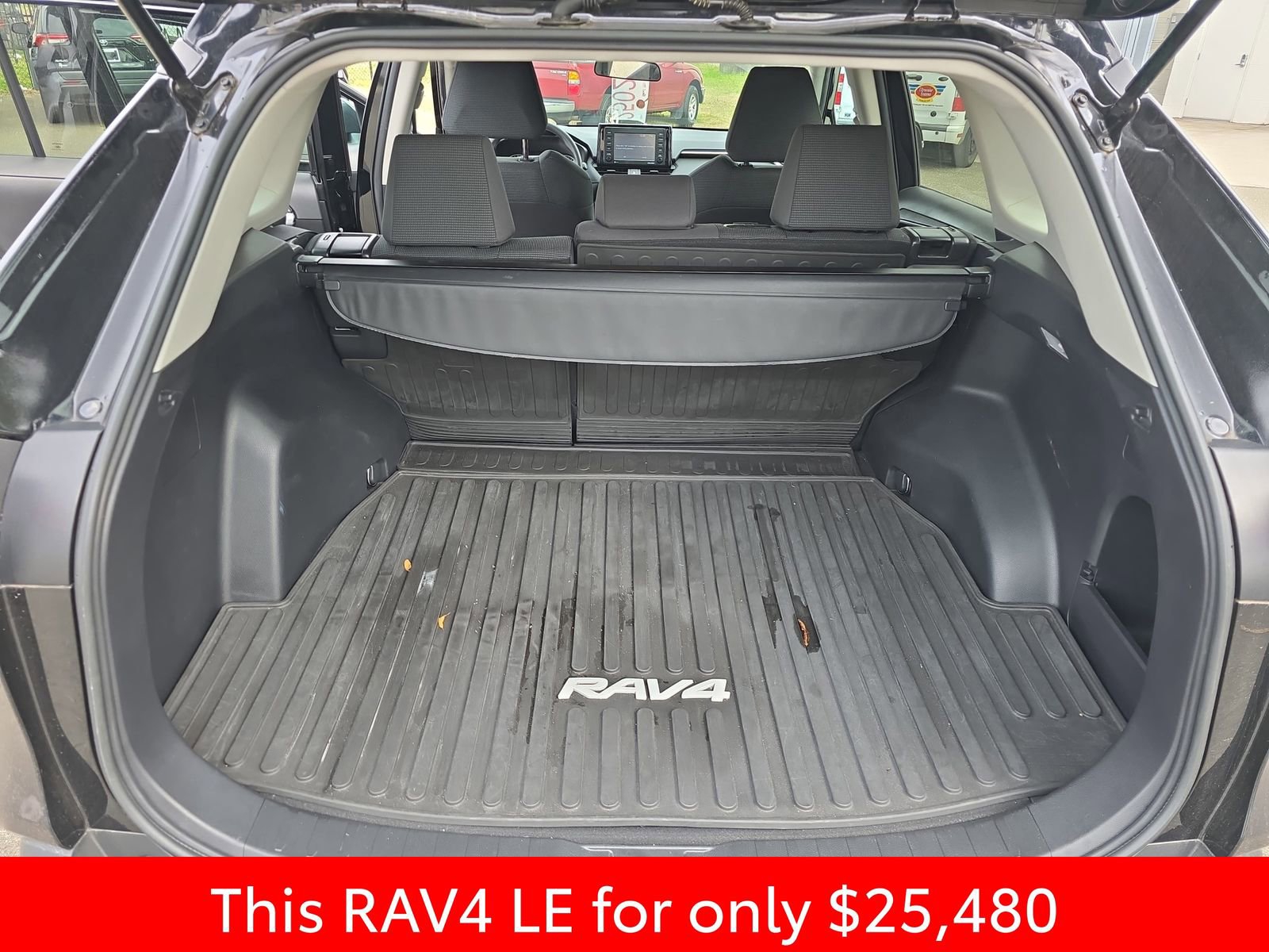 Used 2021 Toyota RAV4 LE image 18