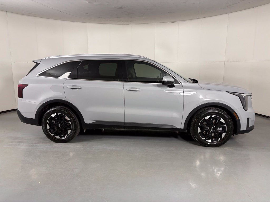 Used 2025 Kia Sorento S w/ Panoramic Sunroof Package FWD image 9