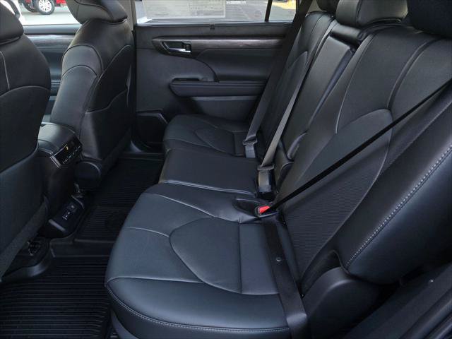 Certified 2026 Toyota Highlander Limited AWD/4WD image 11