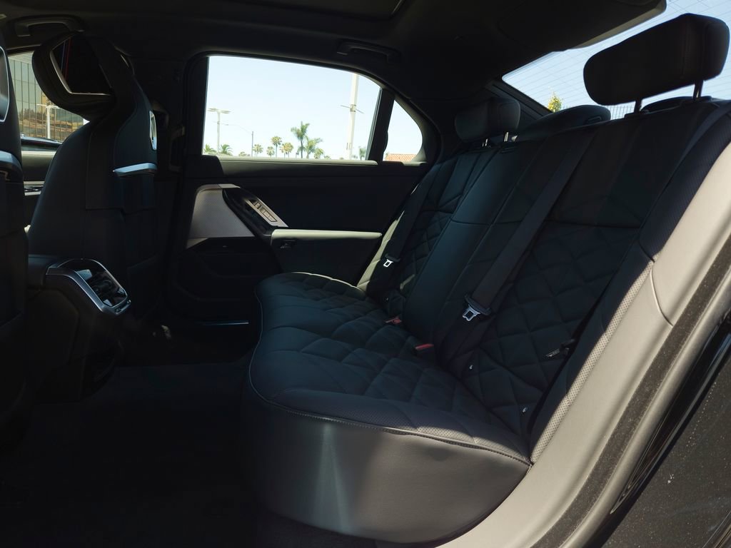 New 2026 BMW 740i w/ Premium Package RWD image 9