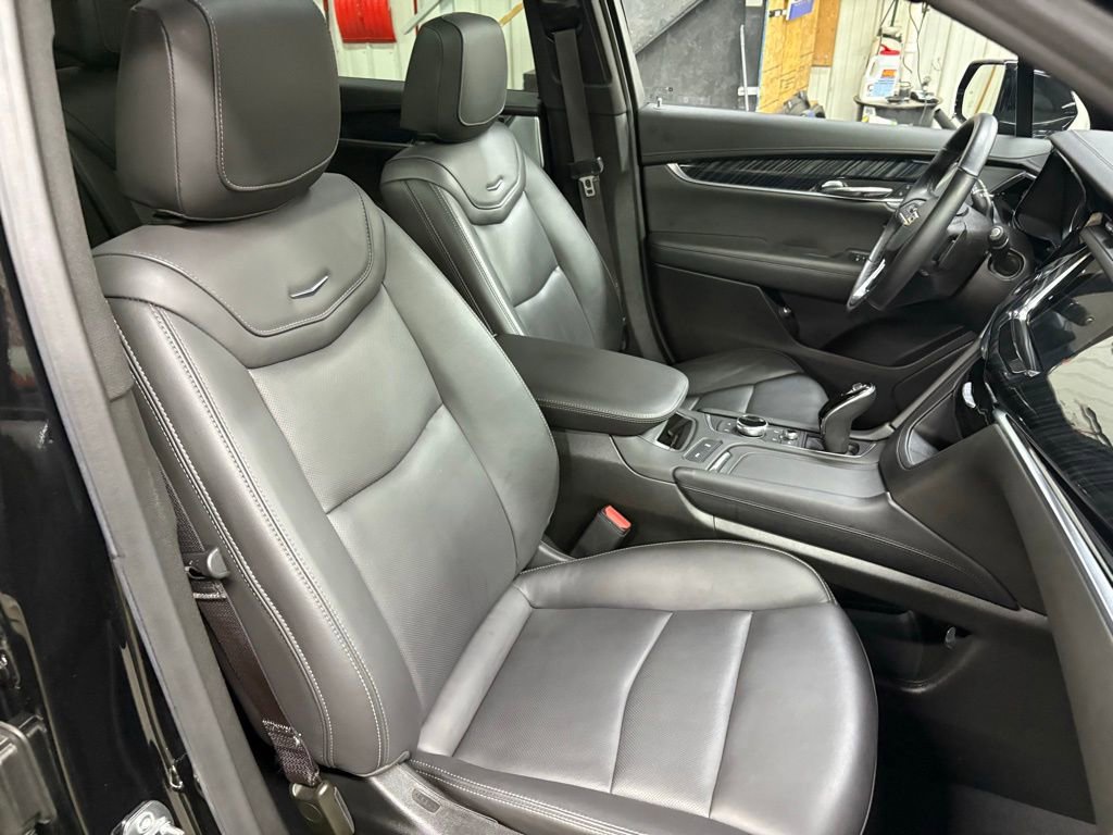 Used 2025 Cadillac XT6 Premium Luxury image 19