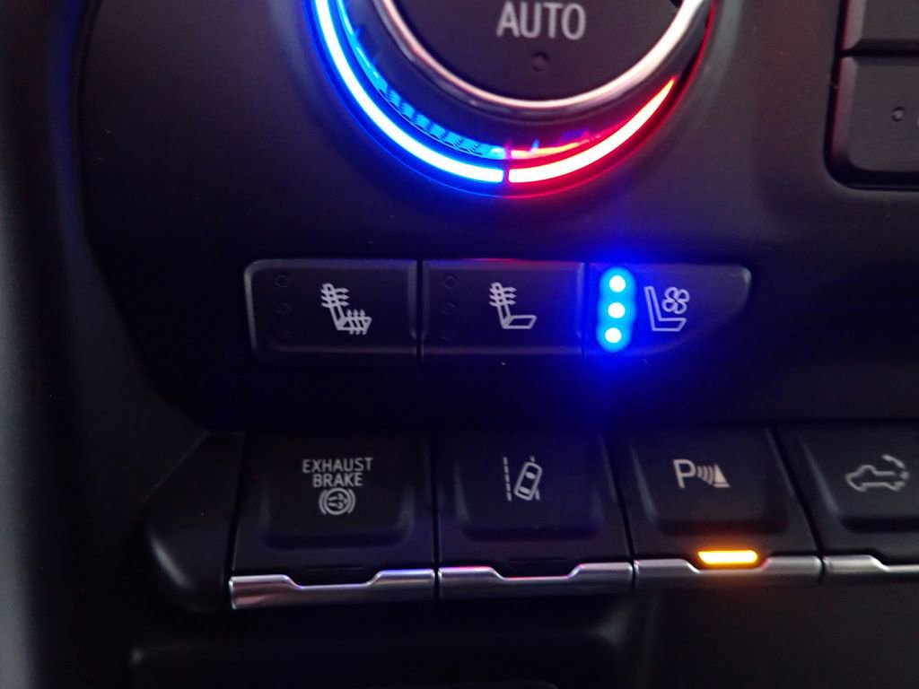 Used 2022 Chevrolet Silverado 3500 High Country w/ Z71 Off-Road Package image 6