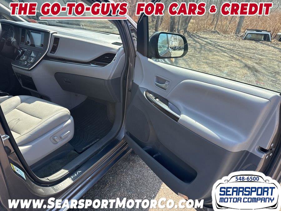 Used 2017 Toyota Sienna XLE AWD/4WD image 14