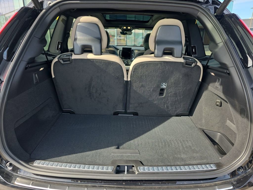 New 2026 Volvo XC90 B6 Plus w/ Protection Package Premier image 13