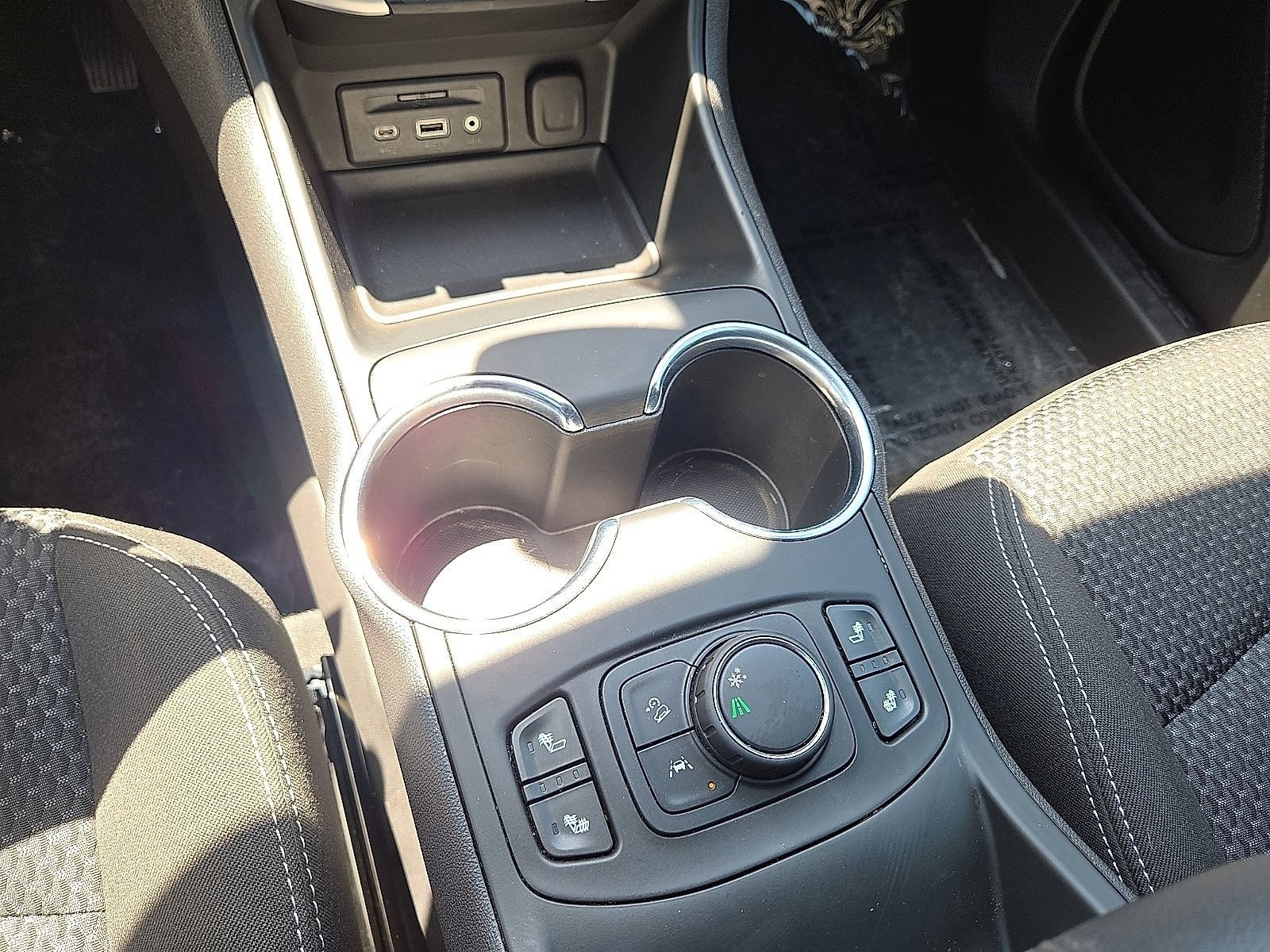 Used 2023 GMC Terrain SLE w/ Driver Convenience Package FWD image 30