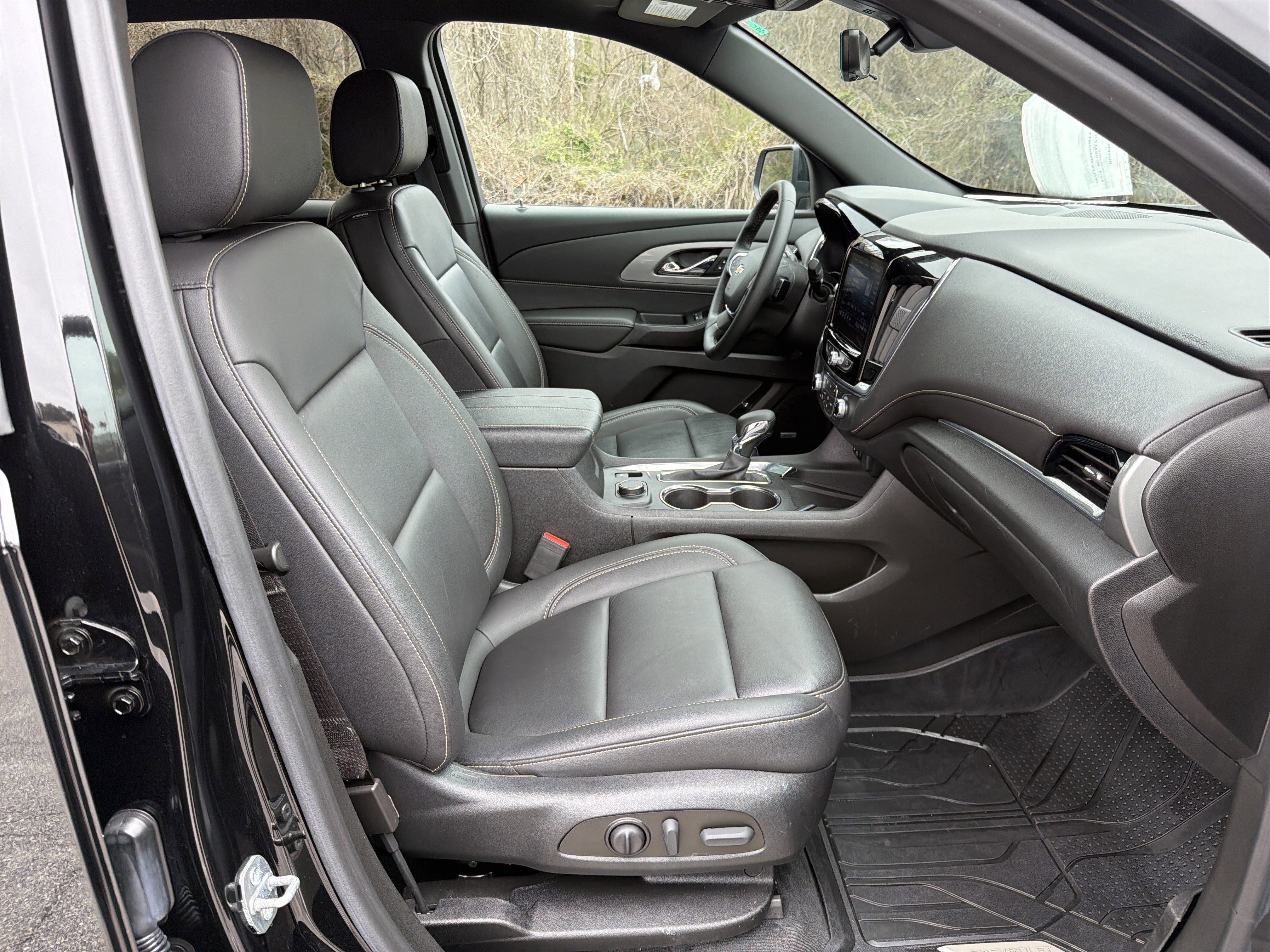 Used 2023 Chevrolet Traverse LT w/ LT Premium Package image 15