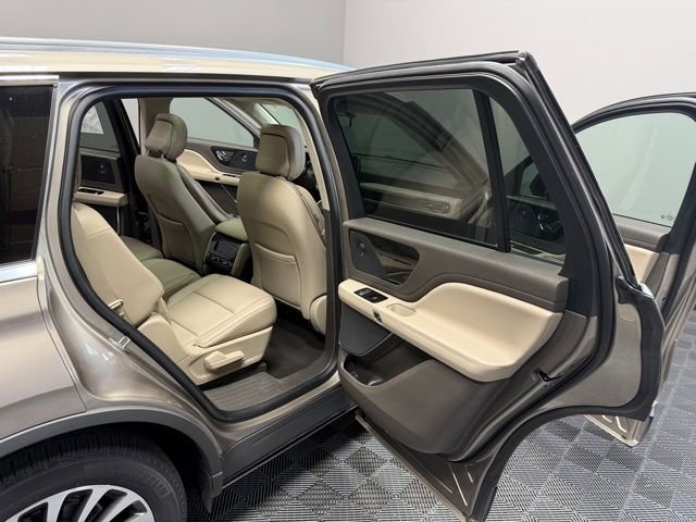 Used 2020 Lincoln Aviator Reserve w/ Equipment Group 201A image 19