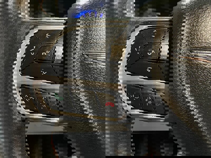 Used 2020 Chrysler Pacifica Touring-L image 9