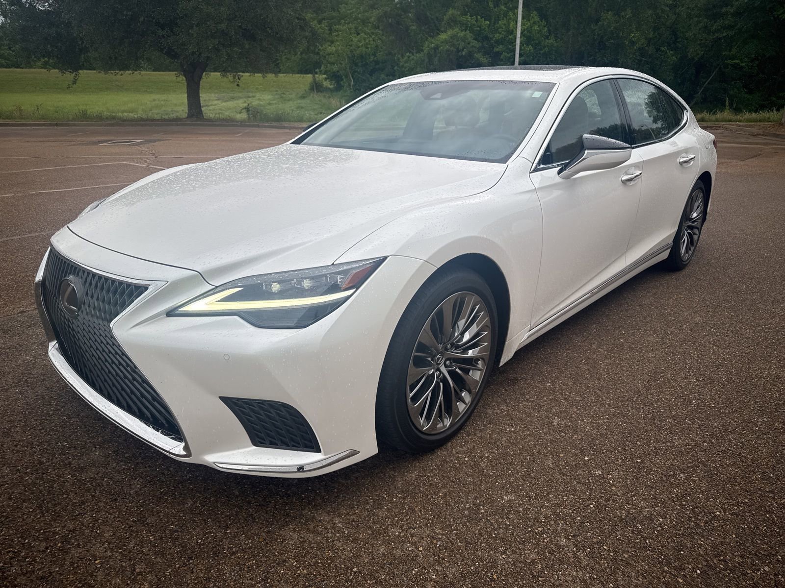 Used 2022 Lexus LS 500 RWD image 3