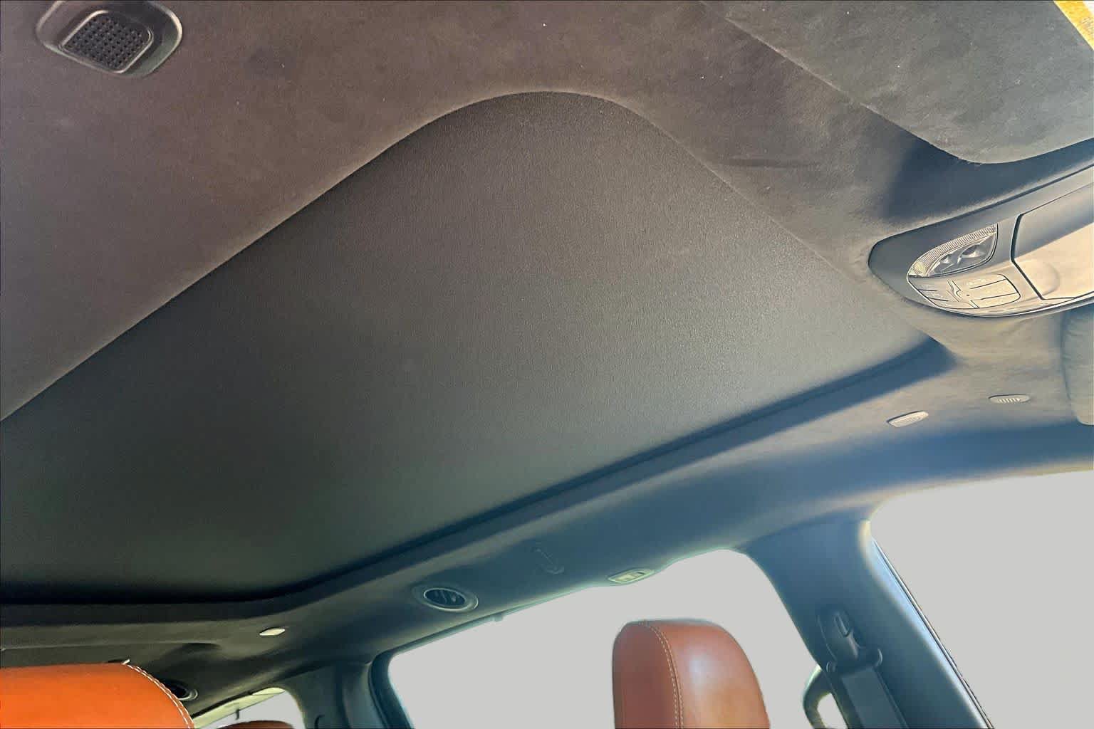 Used 2025 Chrysler Pacifica Pinnacle FWD image 13