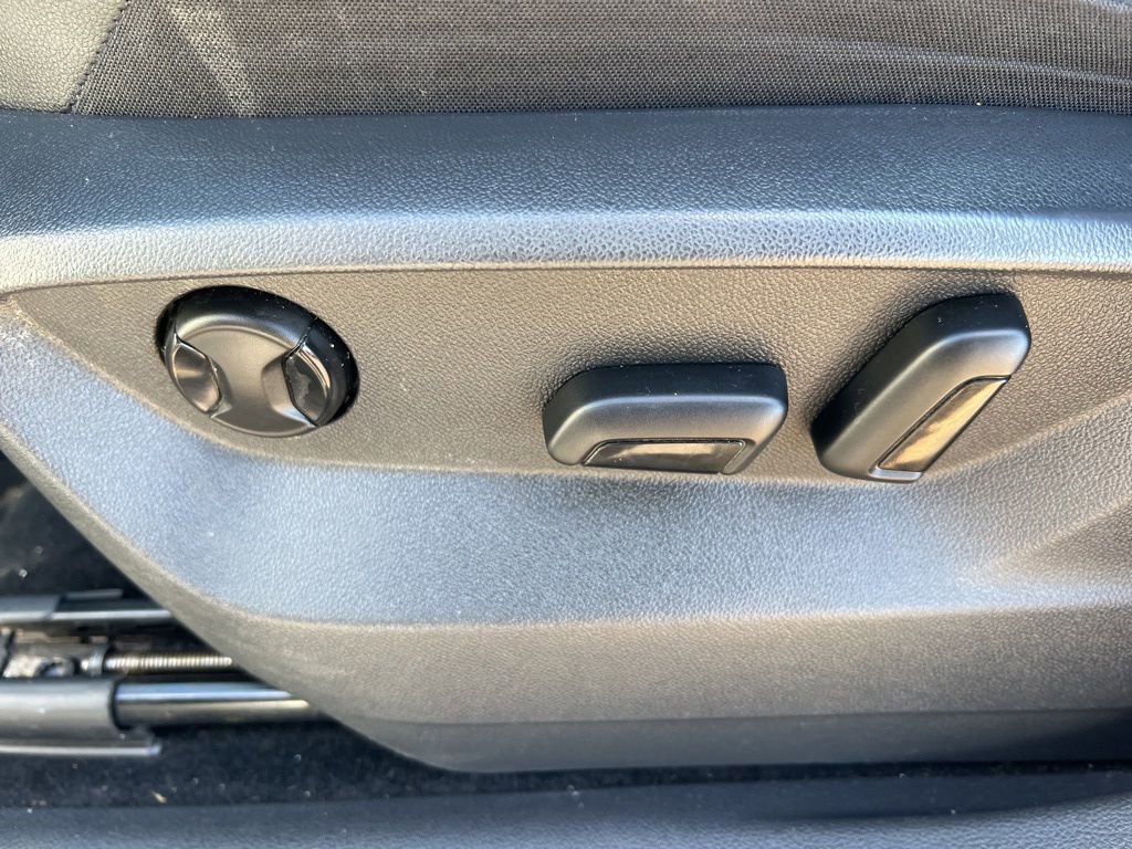 Used 2019 Volkswagen Tiguan SE image 52