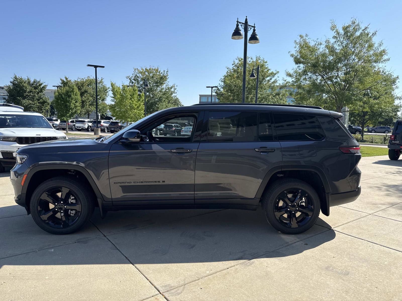 New 2025 Jeep Grand Cherokee L Altitude image 8