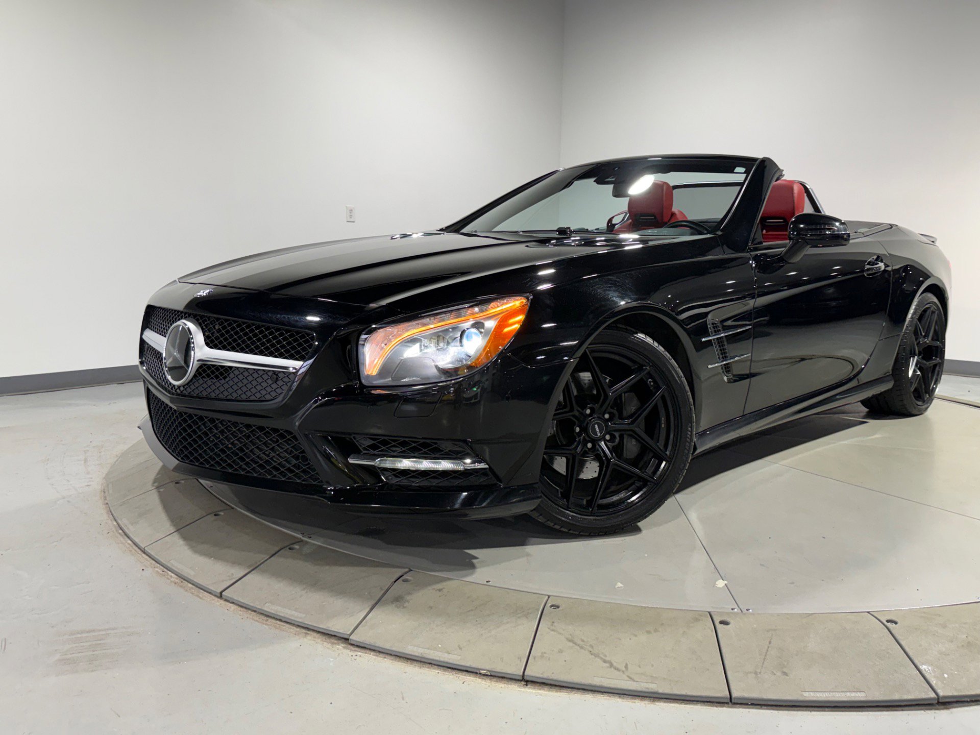 Used 2016 Mercedes-Benz SL 550 image 2