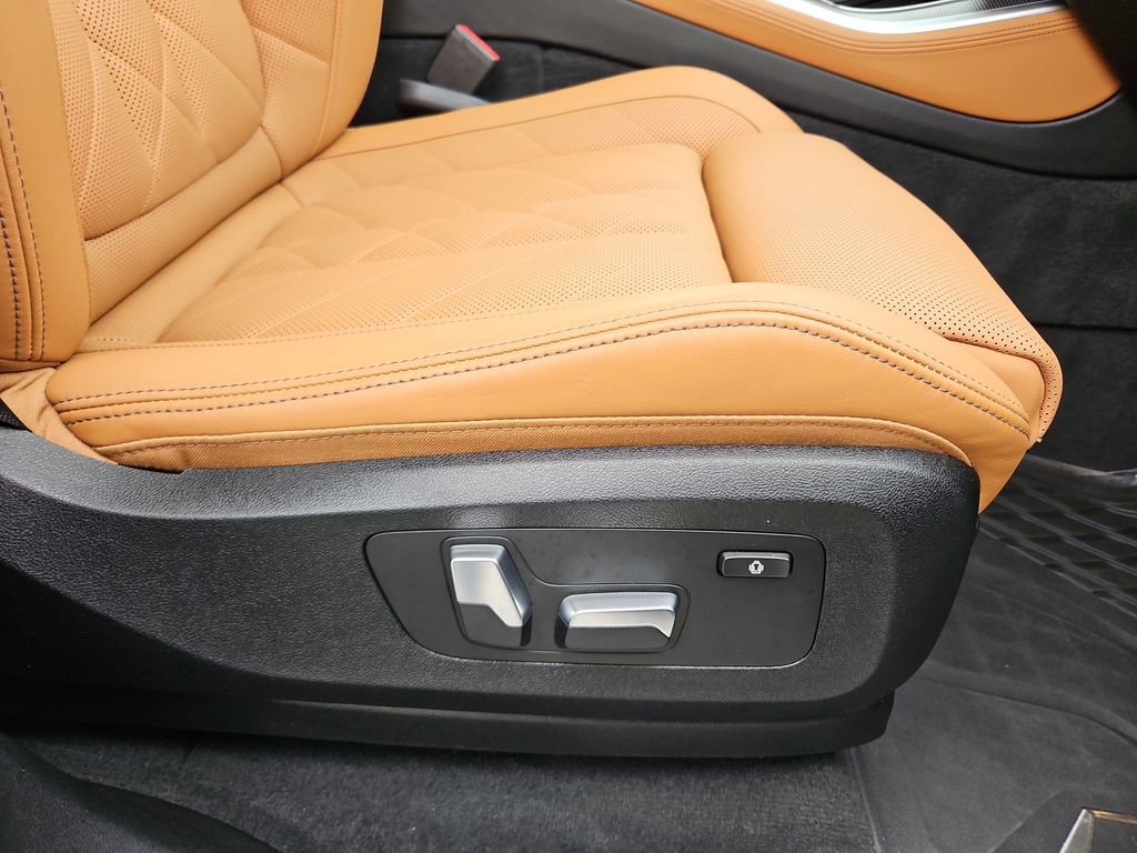 Used 2023 BMW X5 xDrive40i w/ Executive Package image 30