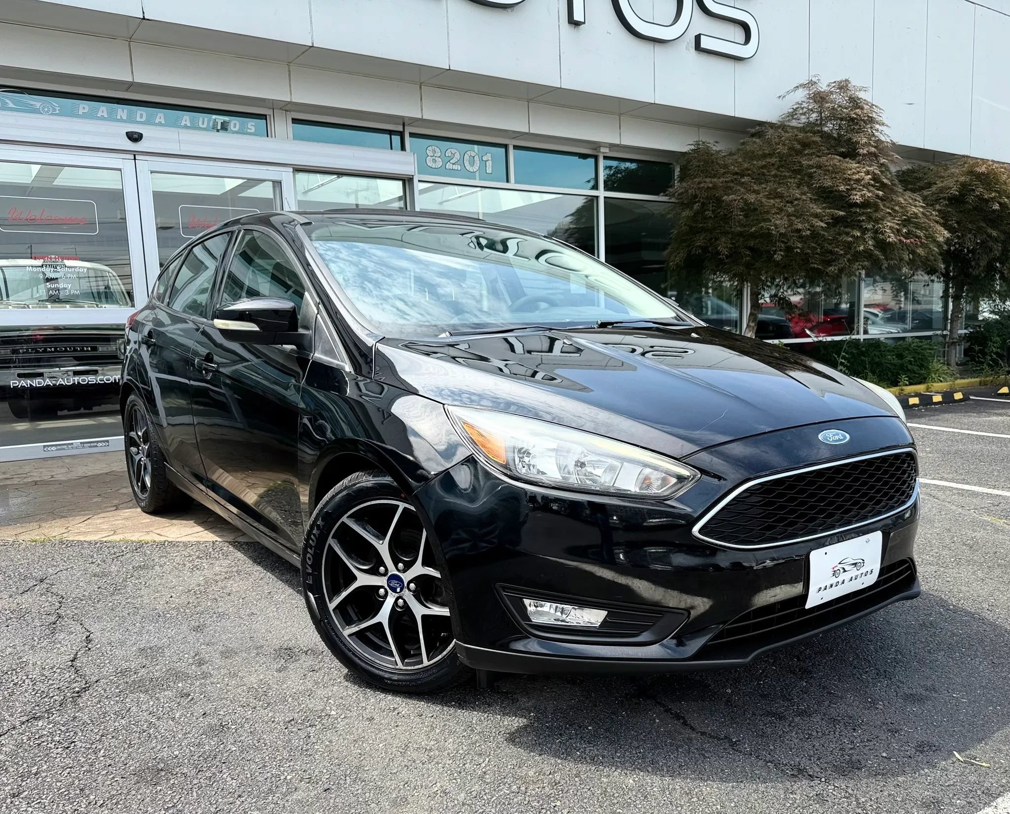 Used 2017 Ford Focus SEL FWD image 1