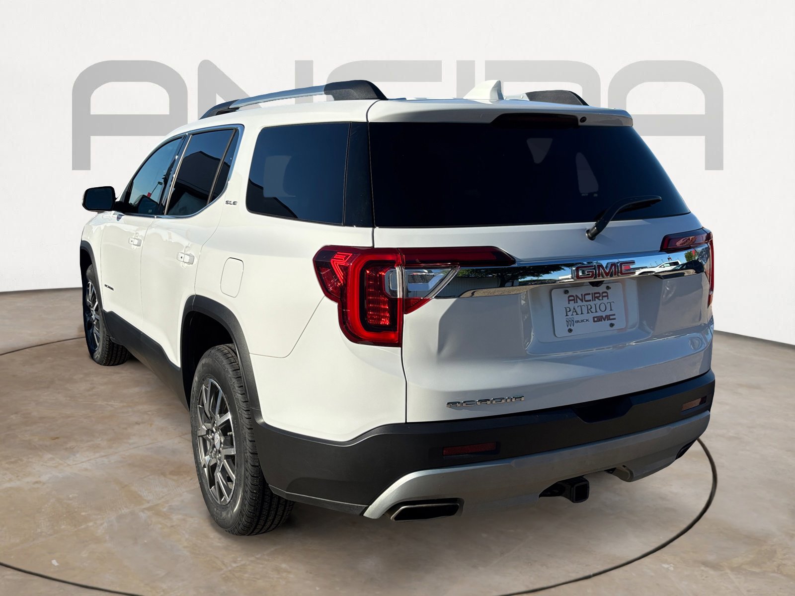 Used 2023 GMC Acadia SLE w/ Driver Convenience Package image 8