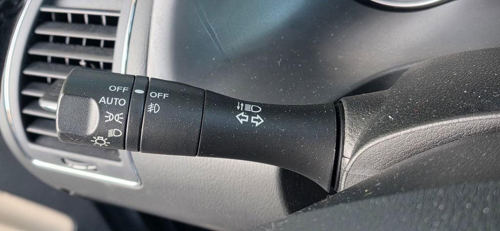 Used 2024 Nissan Armada SL w/ Captain's Chairs Package image 28