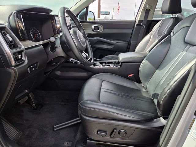 Used 2023 Kia Sorento EX w/ Panoramic Sunroof Package FWD image 4