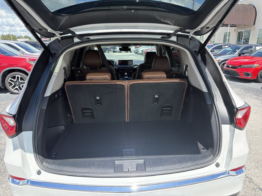 Used 2024 Acura MDX w/ Technology Package FWD image 11