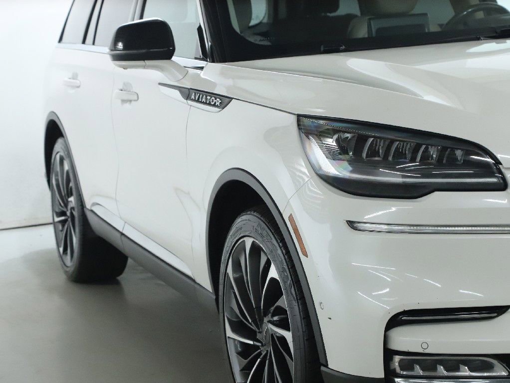 Used 2020 Lincoln Aviator Reserve w/ Equipment Group 201A image 9