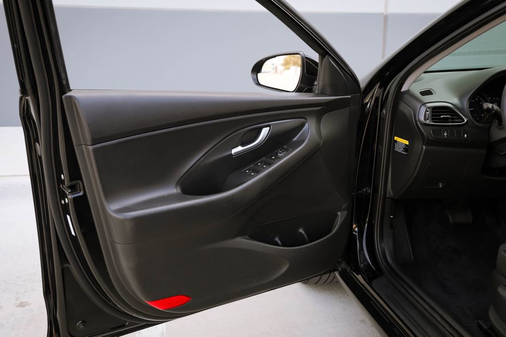 Used 2018 Hyundai Elantra GT FWD image 15