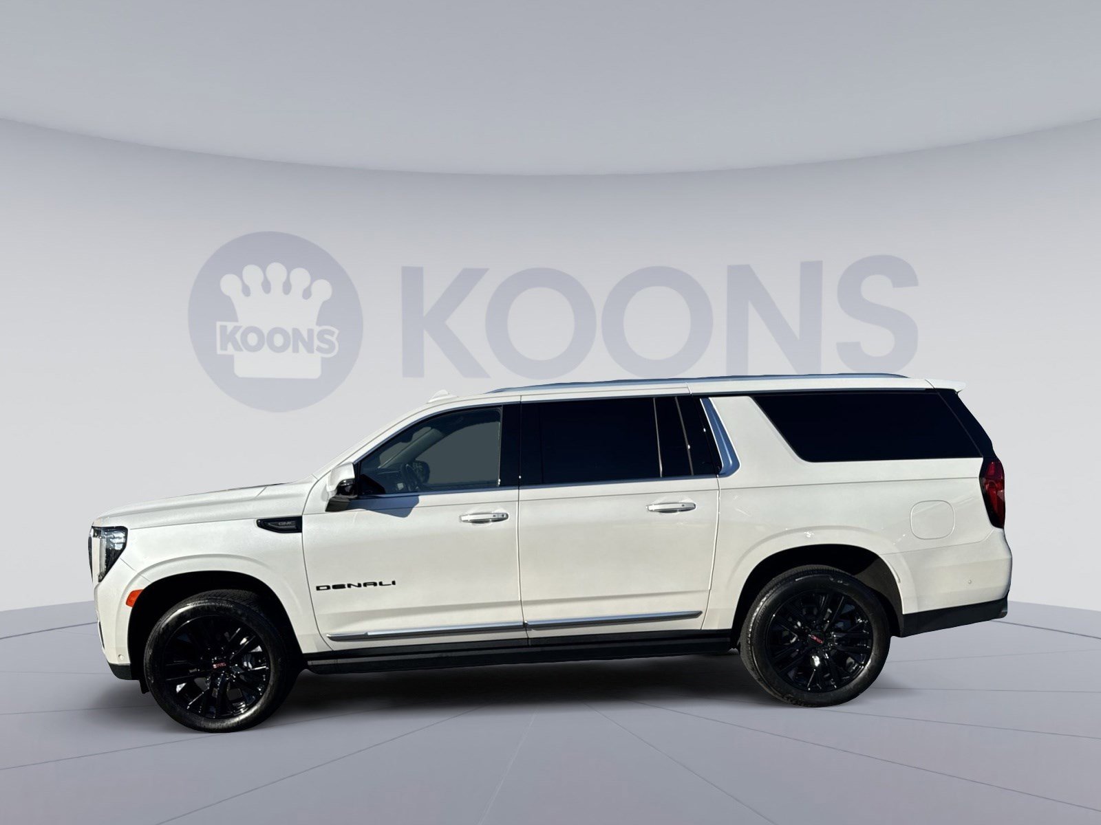 Used 2024 GMC Yukon XL Denali w/ Denali Reserve Package AWD/4WD image 2