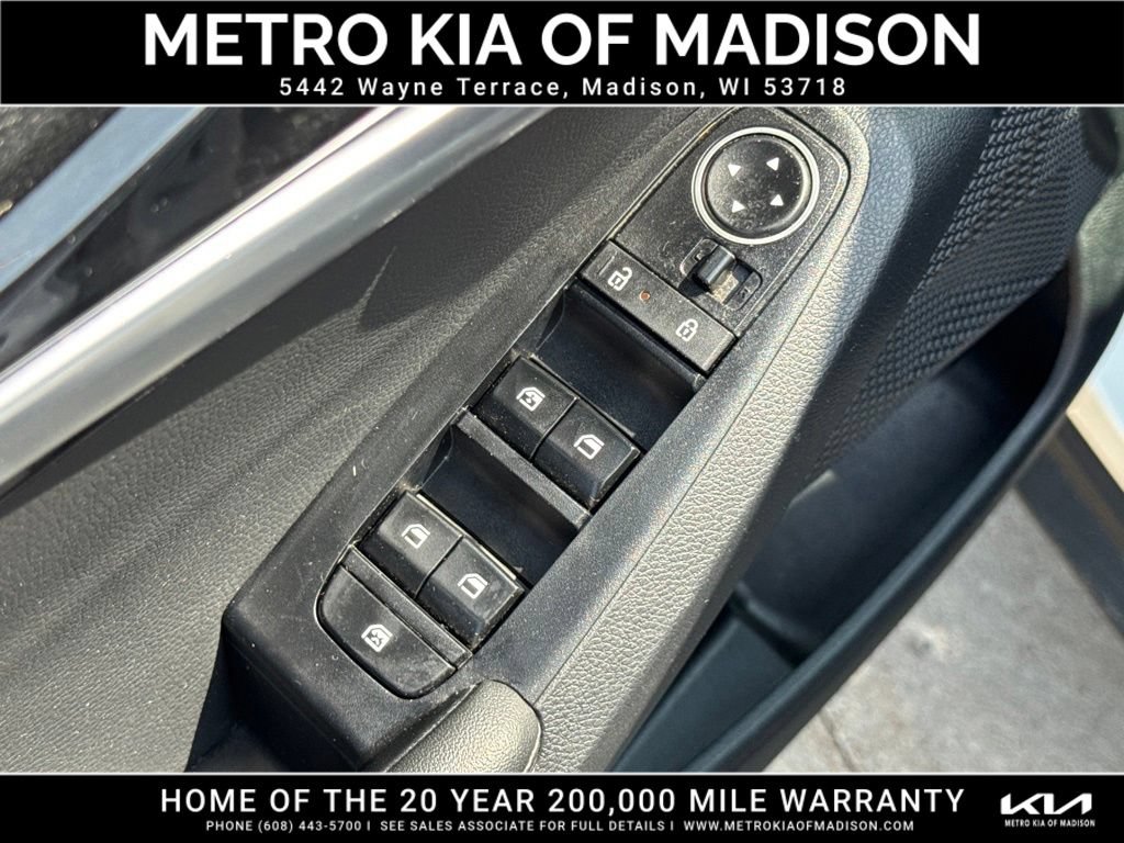 Used 2025 Kia Seltos S AWD/4WD image 12