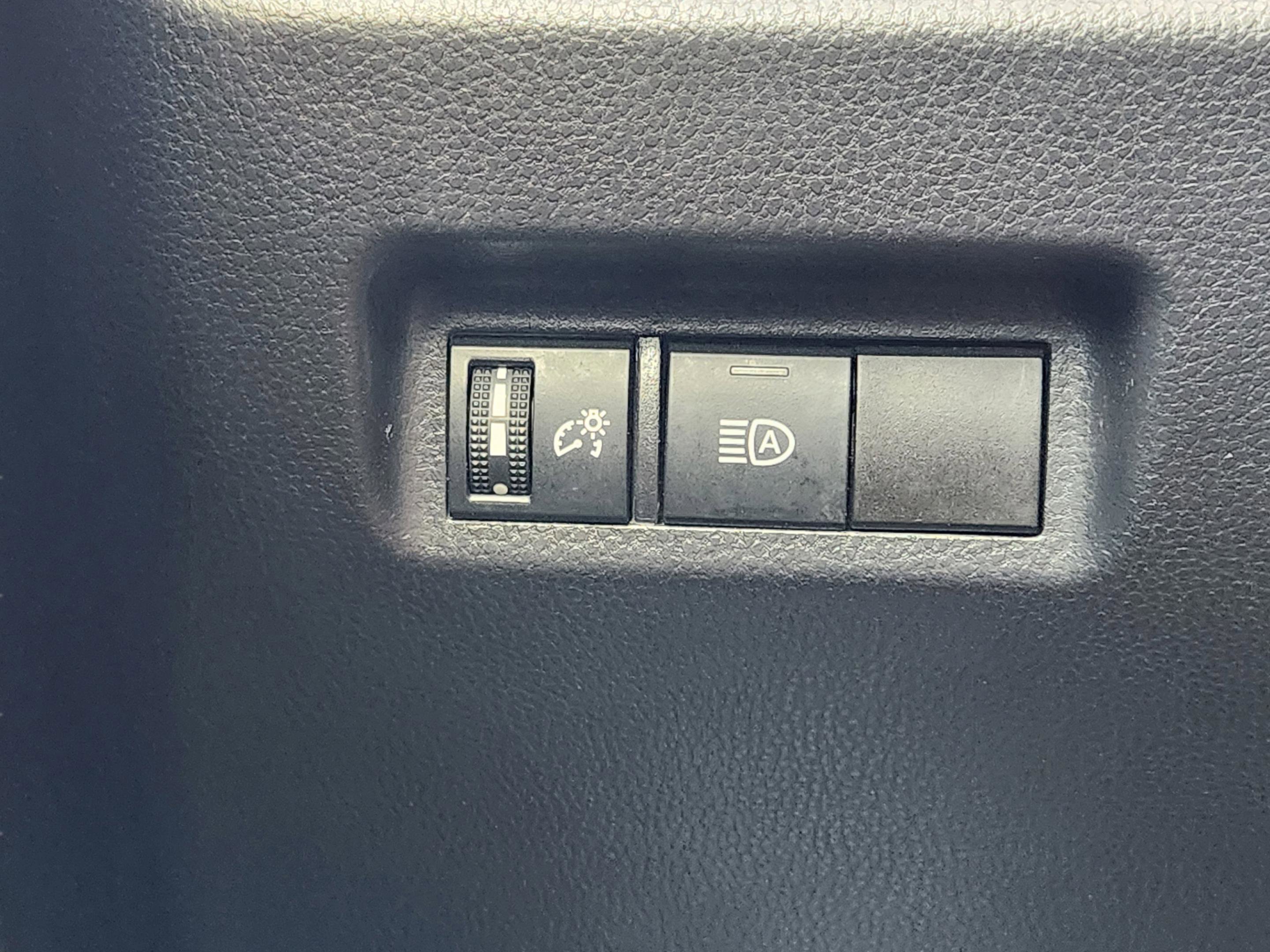 Used 2022 Toyota RAV4 XLE AWD/4WD image 23