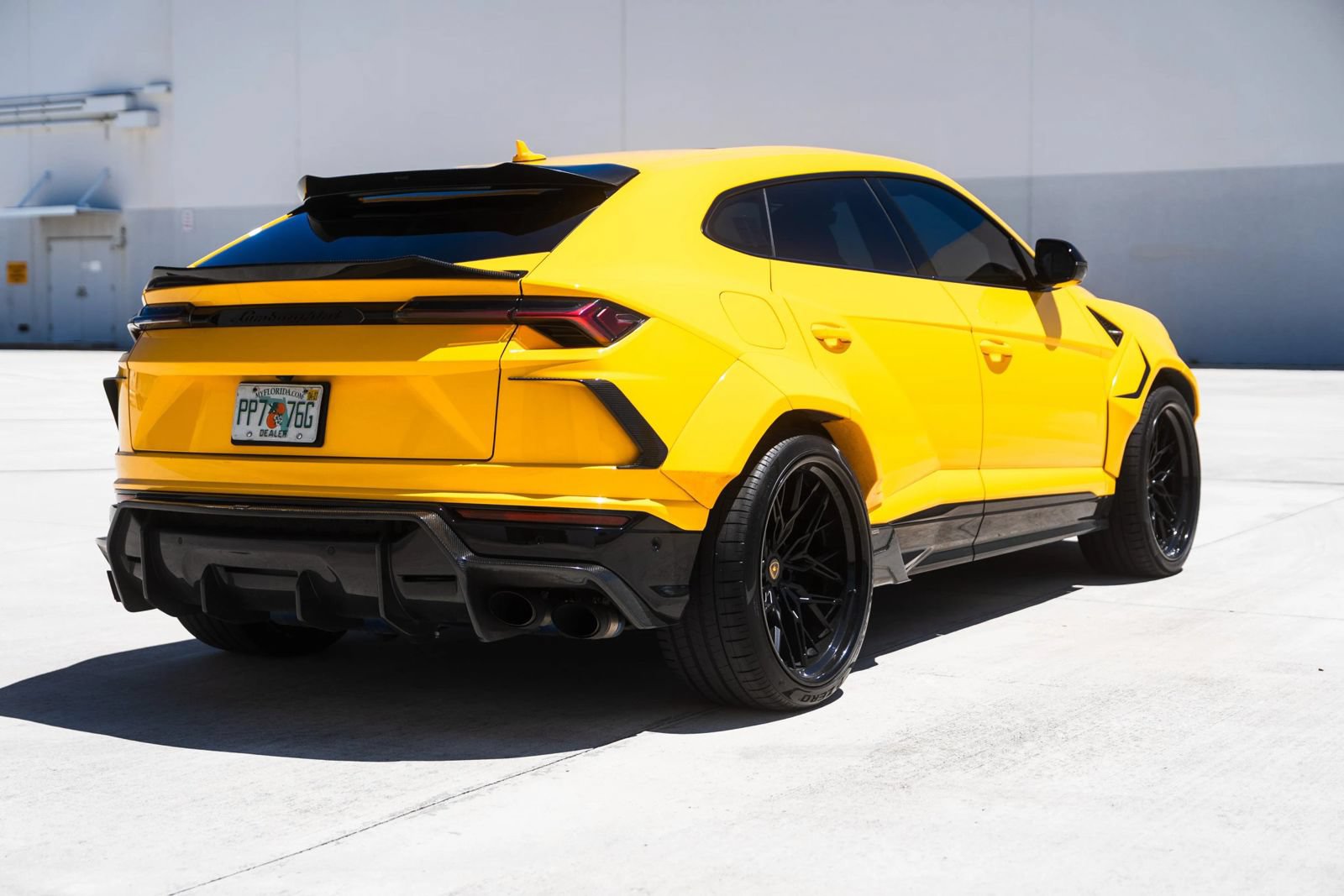 Used 2021 Lamborghini Urus AWD/4WD image 6